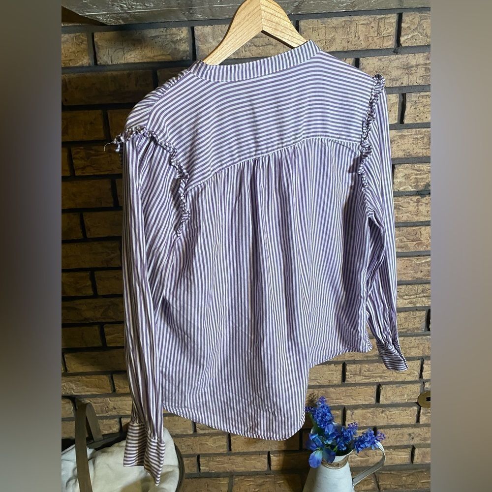 Old navy striped ruffle blouse long sleeve - Picture 3 of 8